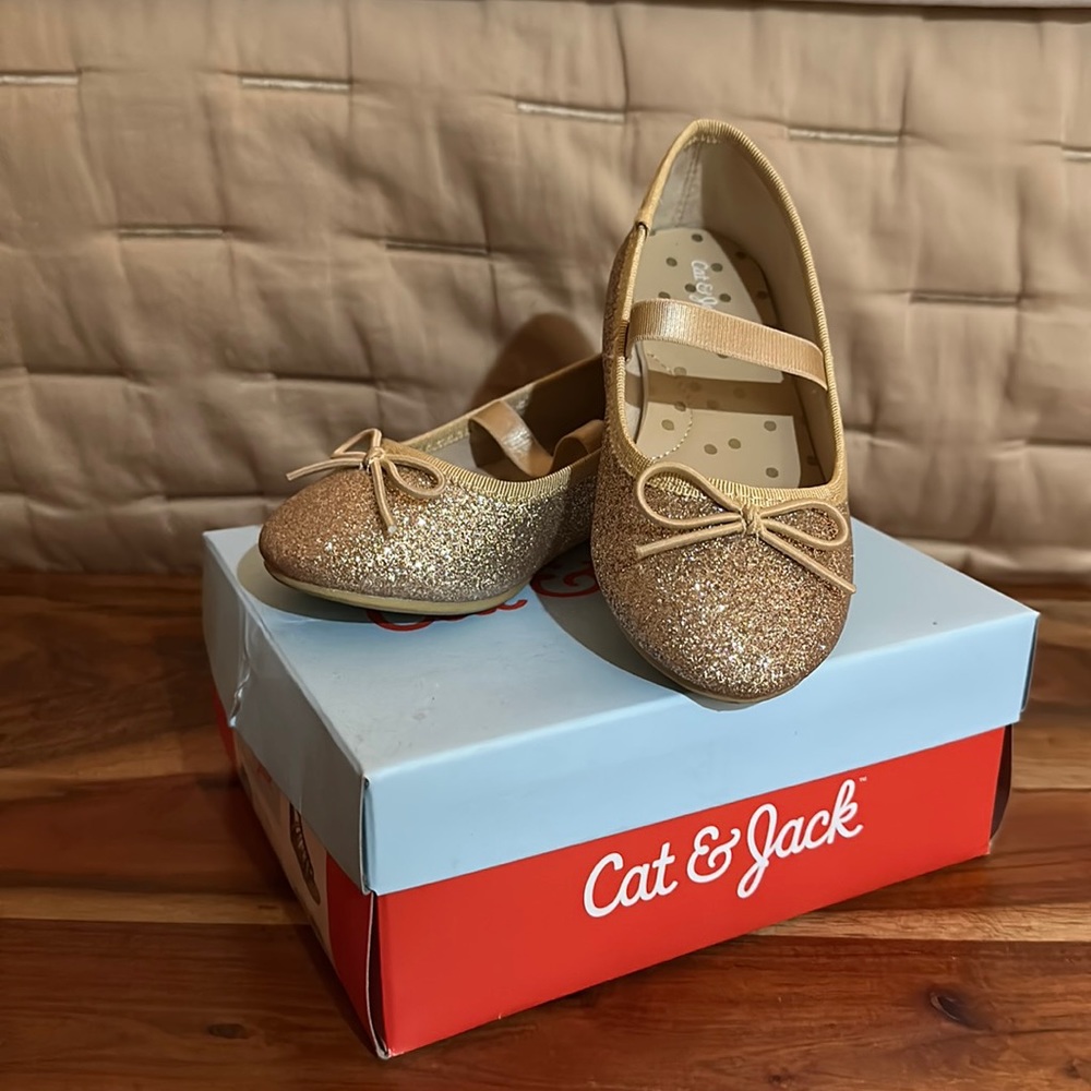 Cat & Jack little girl dress shoes. Gold sparkle.